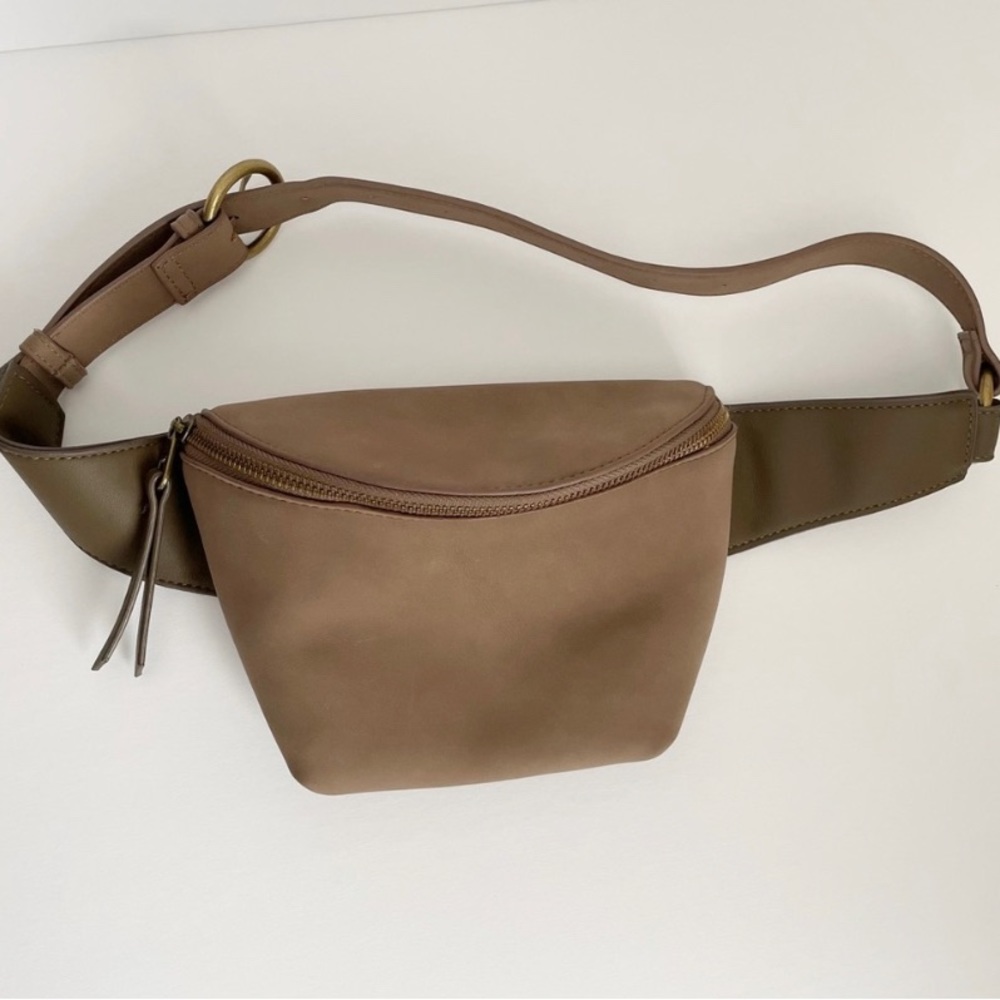 Universal Thread brown adjustable zipper fanny pack
